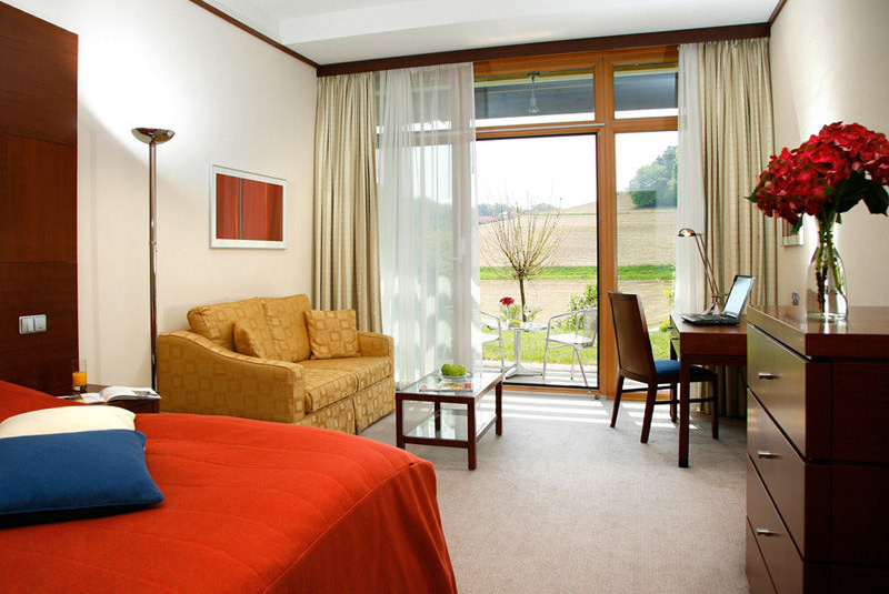 Stavby v zahraničí / Hotel INTERCONTINENTAL - foto