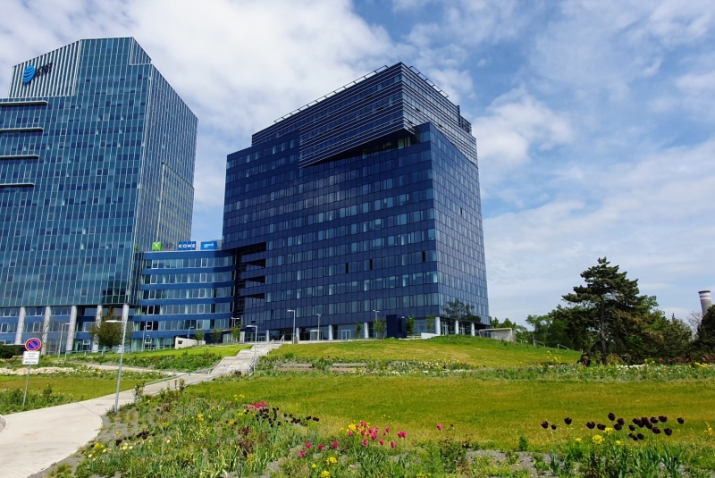 Občianske budovy / LAKESIDE PARK PHASE II. - foto Občianske budovy / LAKESIDE PARK PHASE II. - foto